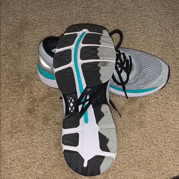 ASICS Running Shoe - Picture 2 of 3